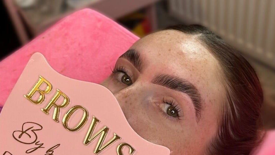 Expert eyebrow styling at Brows By Bailey in Bristol, England, GB with vibrant pink decor.