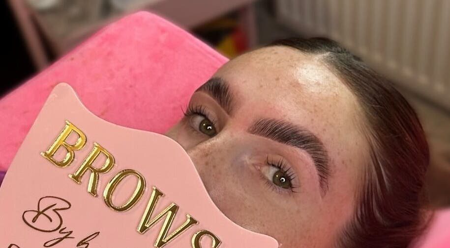 Expert eyebrow styling at Brows By Bailey in Bristol, England, GB with vibrant pink decor.