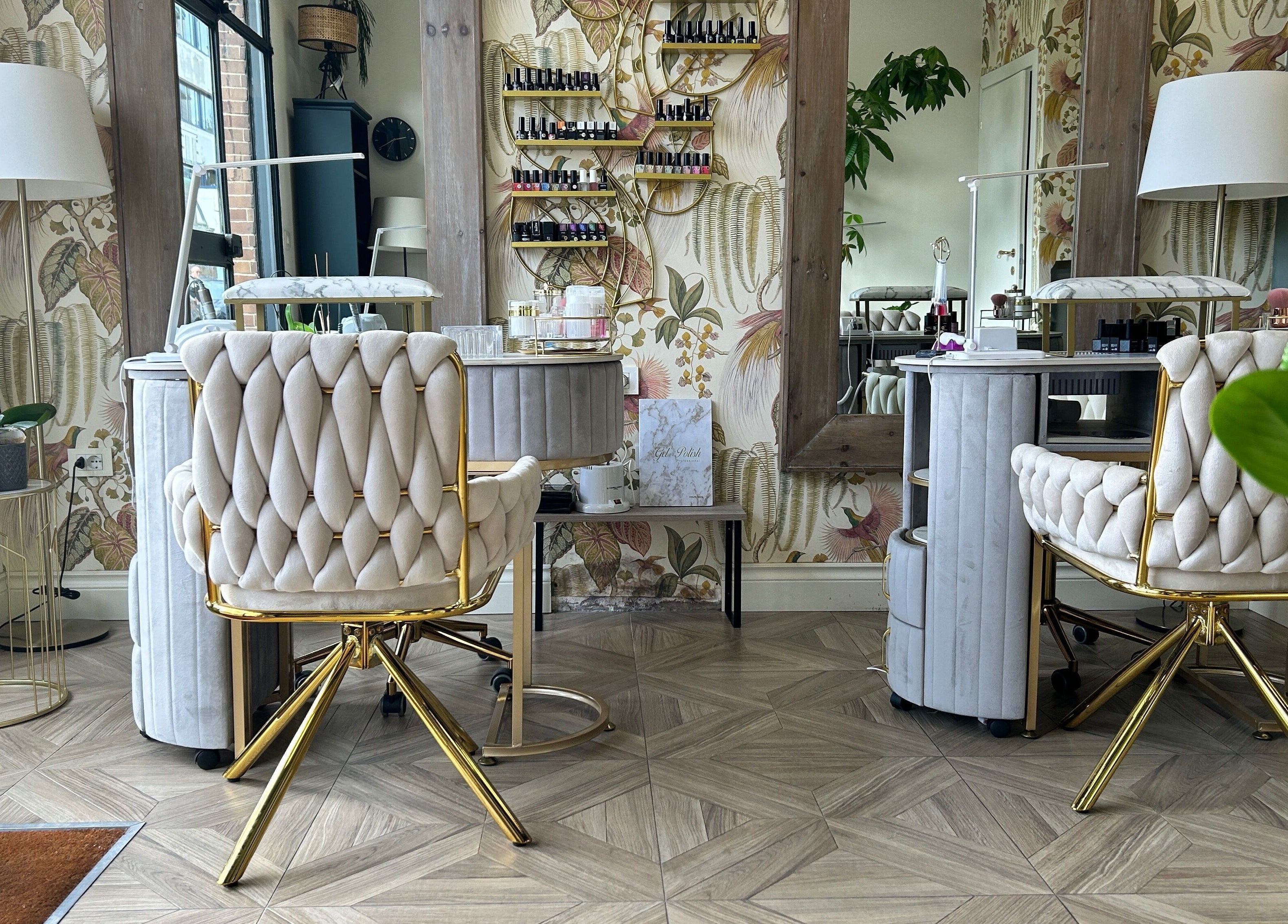 Interni eleganti di Gabriel beauty&relax a Milano, Lombardia, IT, con postazioni curate per trattamenti estetici.