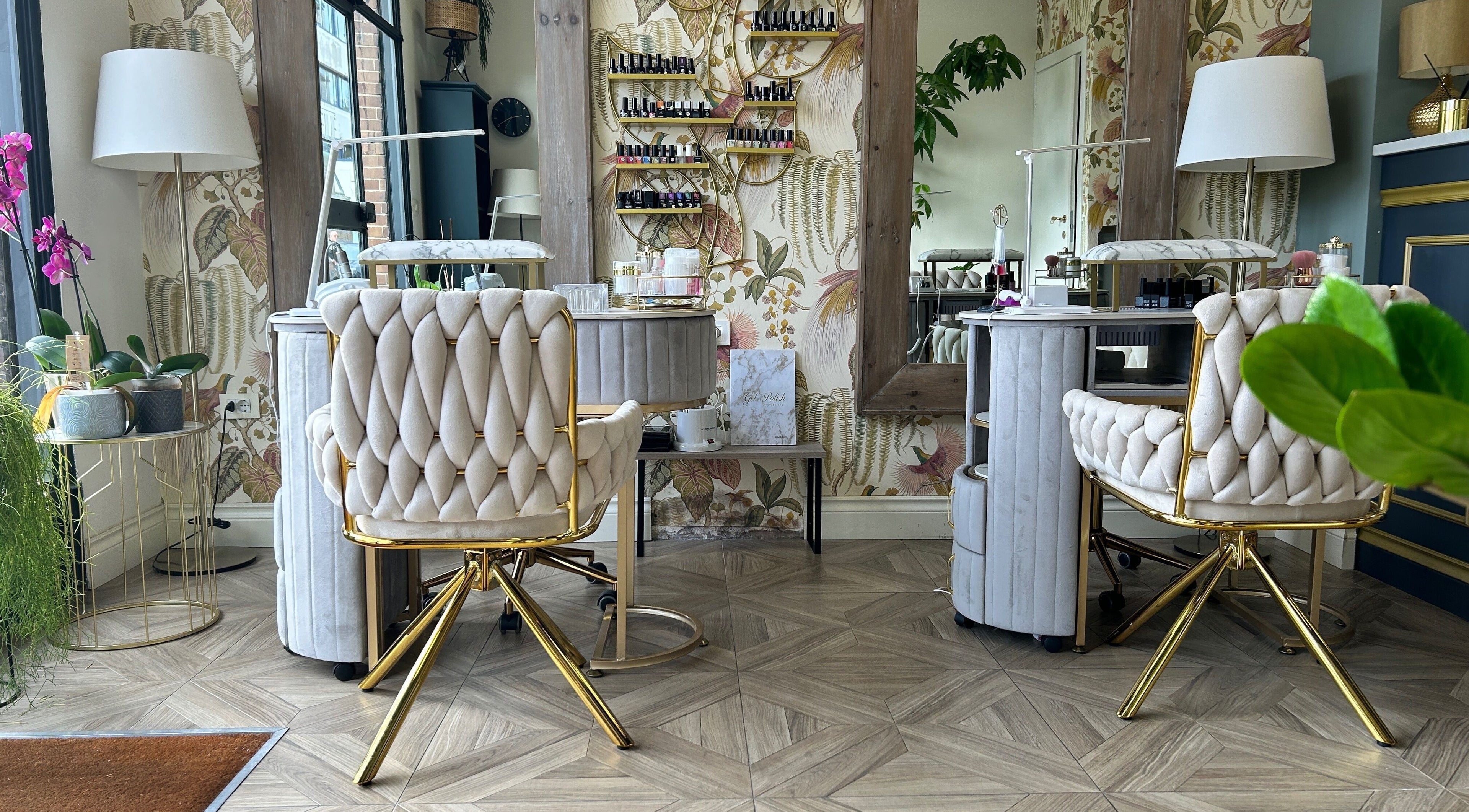 Interni eleganti di Gabriel beauty&relax a Milano, Lombardia, IT, con postazioni curate per trattamenti estetici.