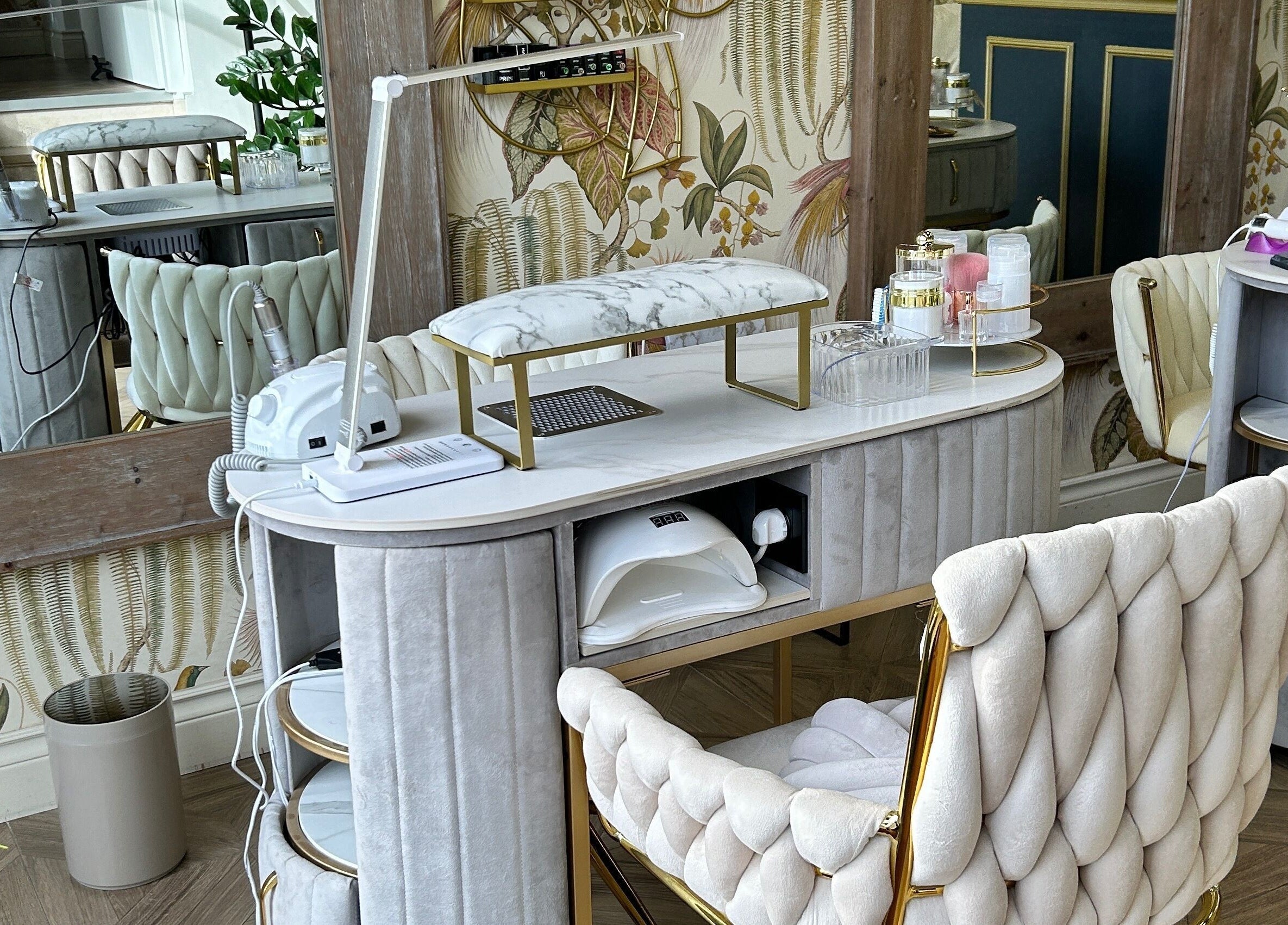 Postazione elegante per manicure presso Gabriel beauty&relax, Milano, Lombardia, IT.