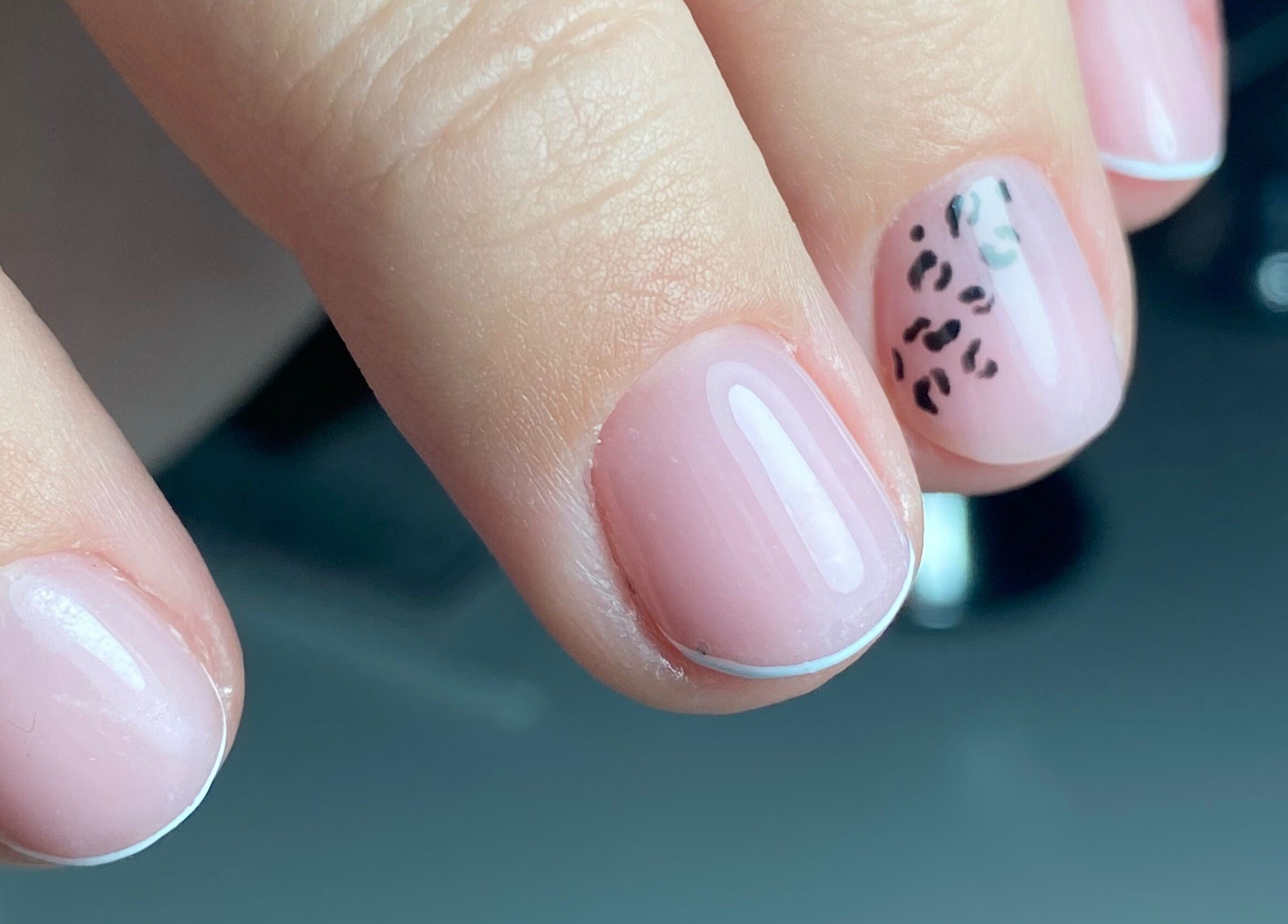 Uñas elegantes con diseño felino en Felinity_uy, Montevideo, Departamento De Montevideo, UY.