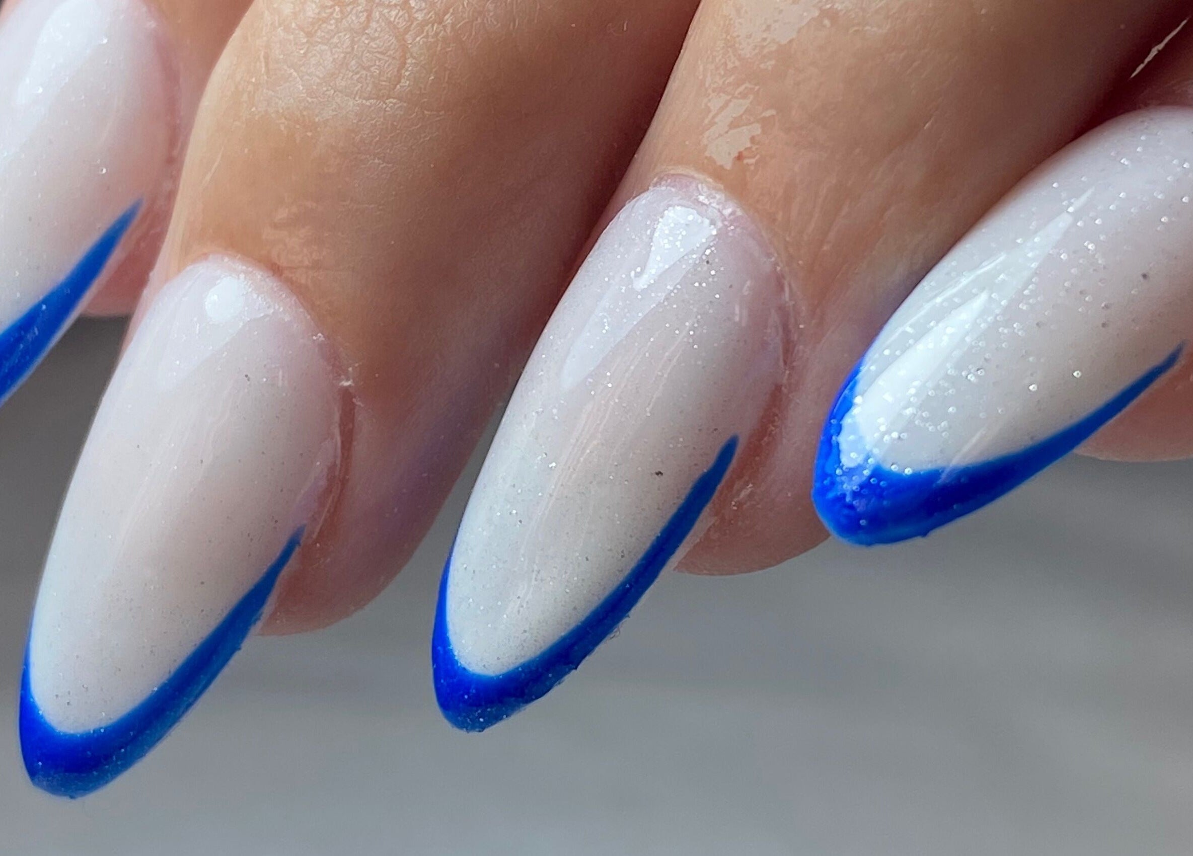 Manicura francesa azul en Felinity_uy, Montevideo, Departamento De Montevideo, UY.