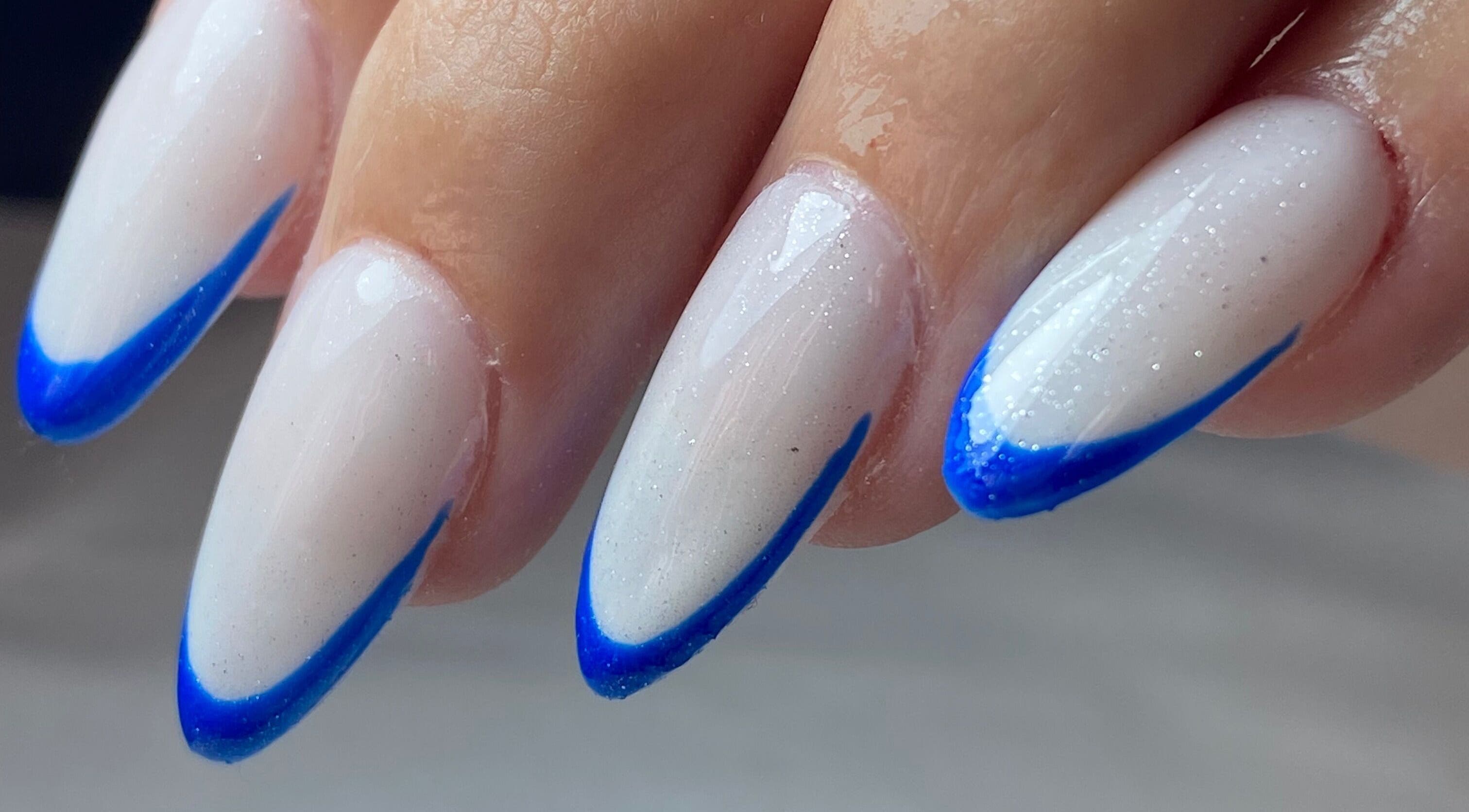 Manicura francesa azul en Felinity_uy, Montevideo, Departamento De Montevideo, UY.