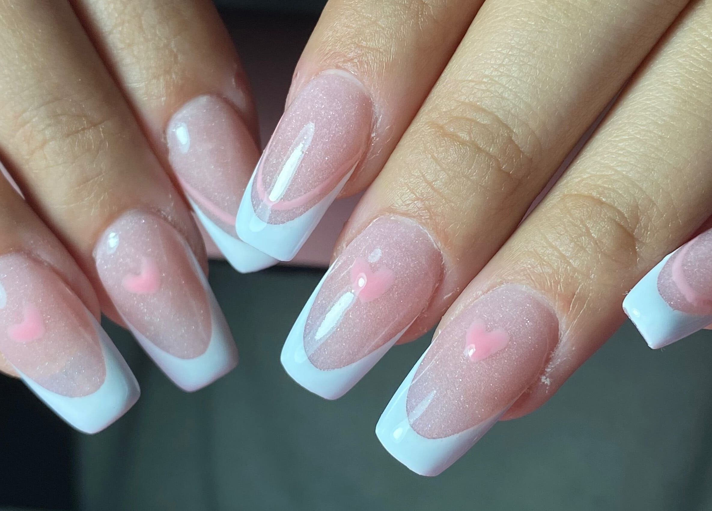 Elegante manicura francesa en Felinity_uy, Montevideo, Departamento De Montevideo, UY.