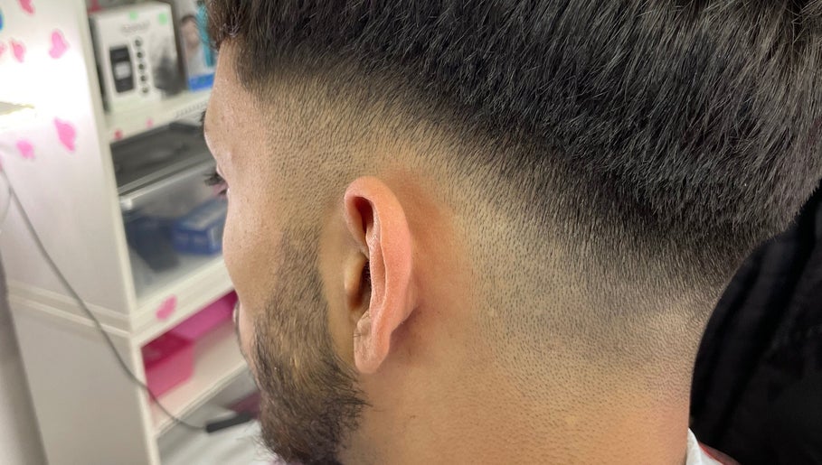 Santana Barber image 1
