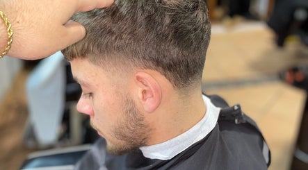 Santana Barber image 2