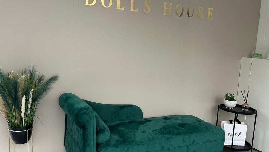 Dolls House of Hair and beauty, bilde 1