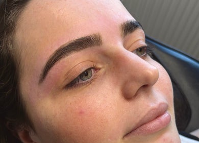 Close-up of expertly shaped eyebrows at Cat’s Eyes, Kilbarchan, Scotland, GB, showcasing beauty enhancement.