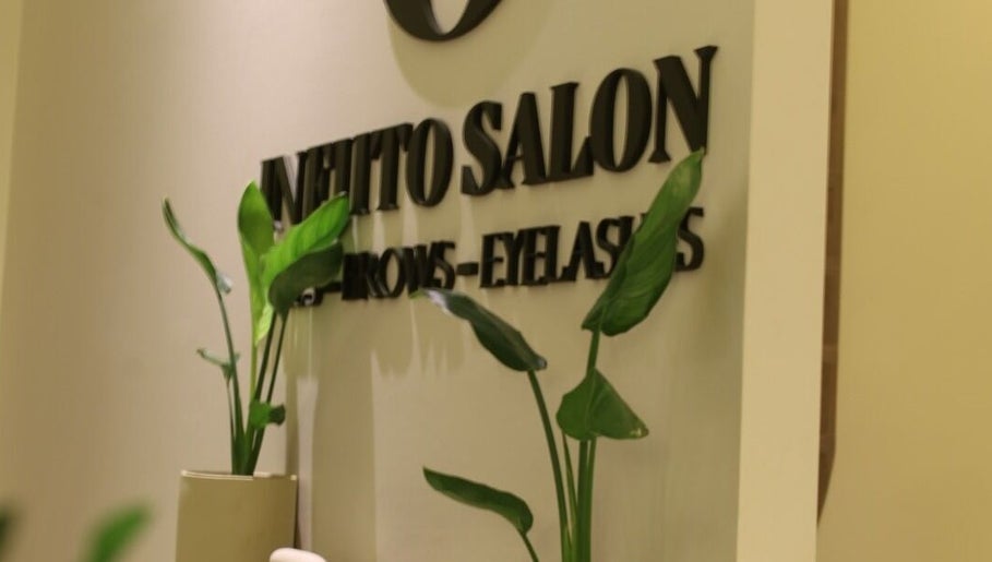 8 Infiito Salon slika 1