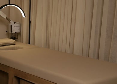Tranquil massage room at 8 Infiito Salon, Jeddah, Makkah Province, SA, with cozy ambiance and modern design.