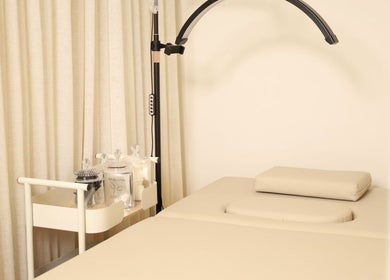Calm treatment room at 8 Infiito Salon, Jeddah, Makkah Province, SA, with plush treatment bed and soft lighting.