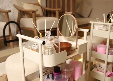 Beauty service station at 8 Infiito Salon, Jeddah, Makkah Province, SA. Details of premium wellness products.