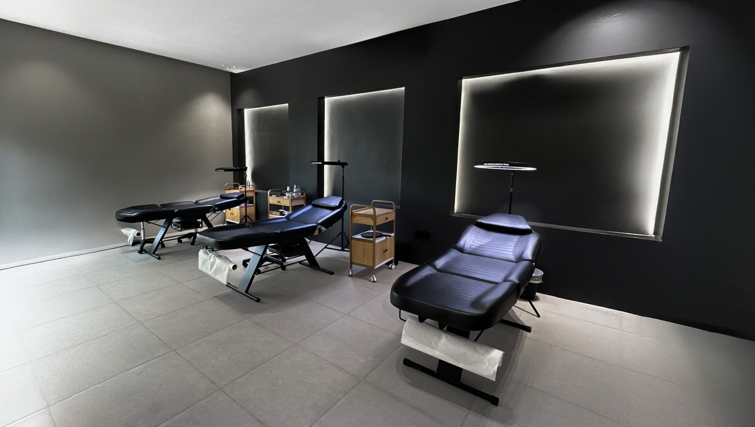 غرفة استقبال بفاطمة بيوتي آرتيست في القطيف, SA بديكور أنيق وأجواء مريحة.