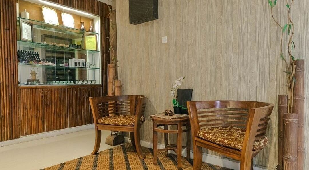Elegant waiting area at Spa Central Batam, Kepulauan Riau, ID, featuring wooden chairs and a bamboo decor.