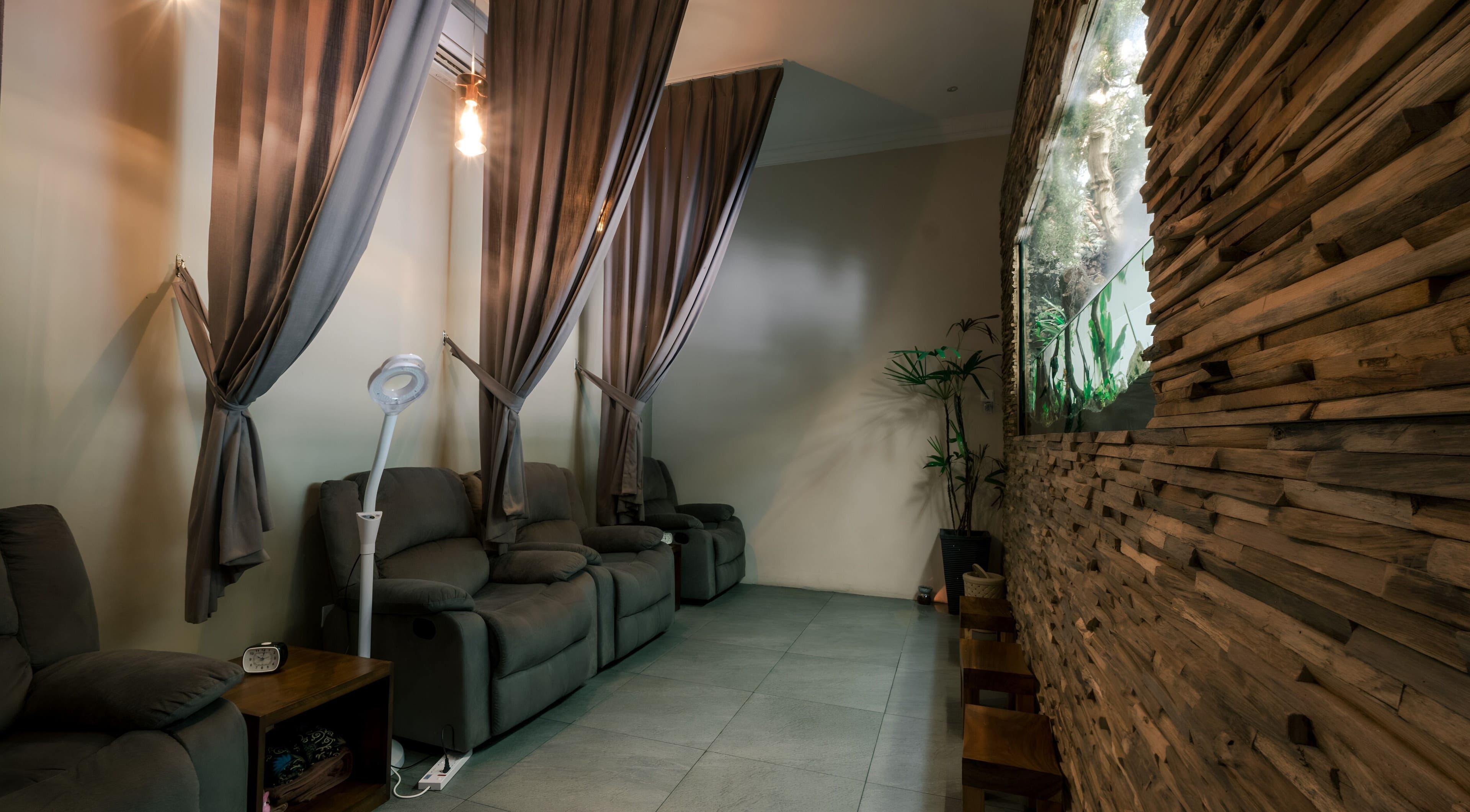 Relaxing lounge area at Spa Central Nagoya, Kepulauan Riau, featuring plush seating and ambient lighting.