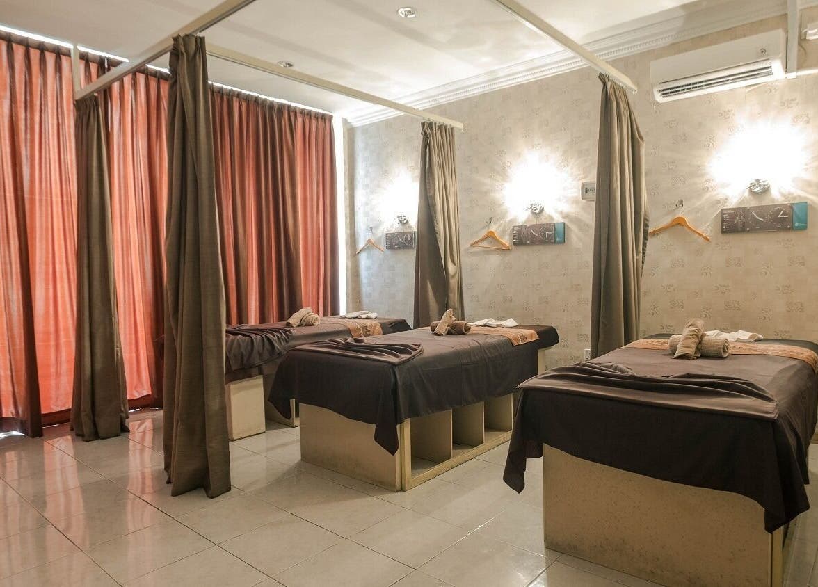 Relaxing massage room at Massage Central, Kepulauan Riau, ID with cozy decor and ambient lighting.