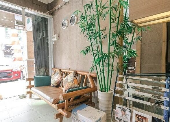 Entrance area of Massage Central in Kepulauan Riau, featuring cozy seating and lush decor.