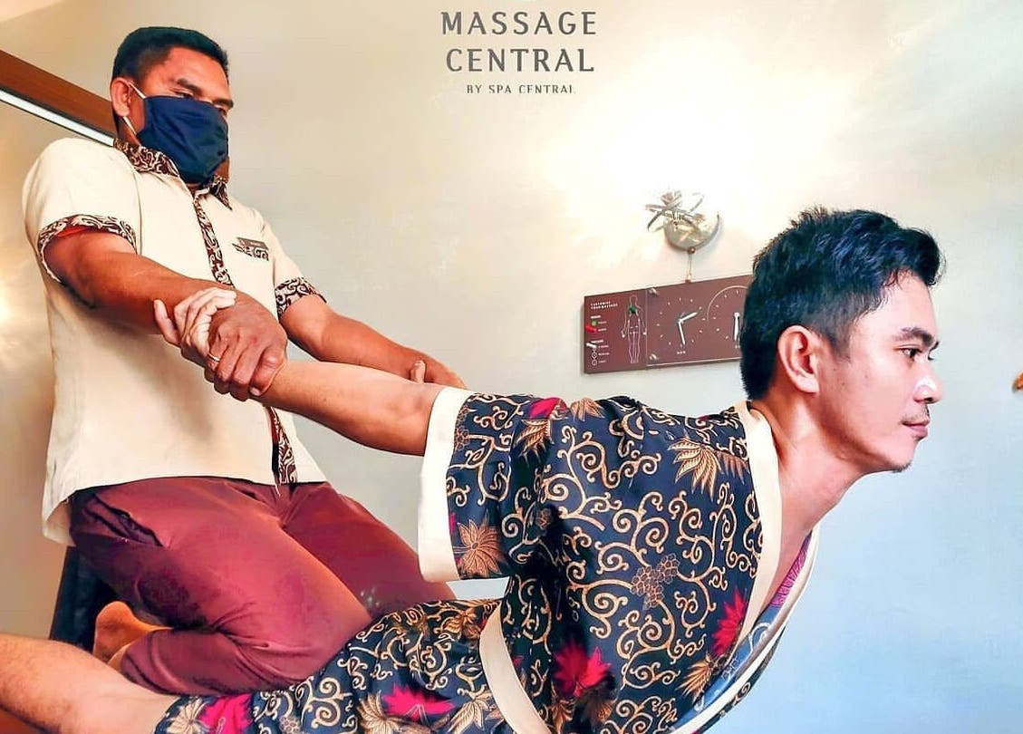 Traditional massage at Massage Central, Kepulauan Riau, ID offering expert therapeutic treatments for relaxation.