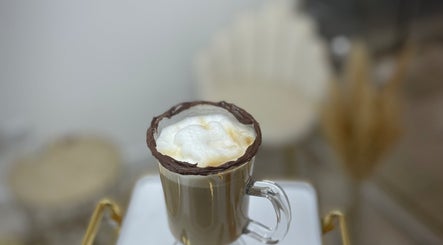 Delicioso café com espuma no Viviana Silva Beauty Studio, Bobadela, Lisboa, PT.