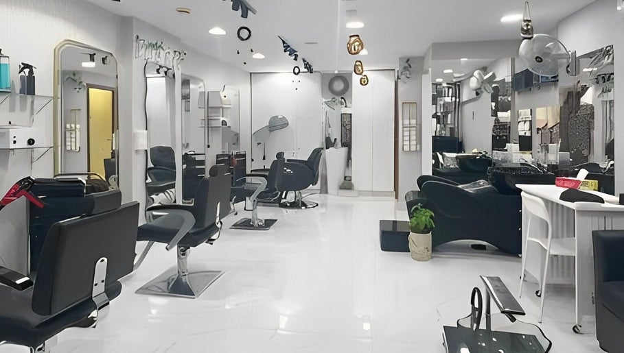 Image de Razzle Dazzle Ladies Beauty Salon 1