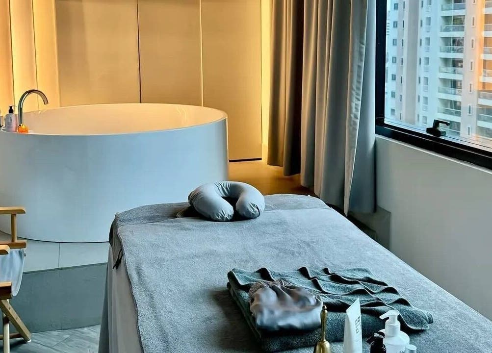 Relaxing massage room with tub at XINGSPA, กรุงเทพมหานคร, TH, offering a peaceful spa experience.