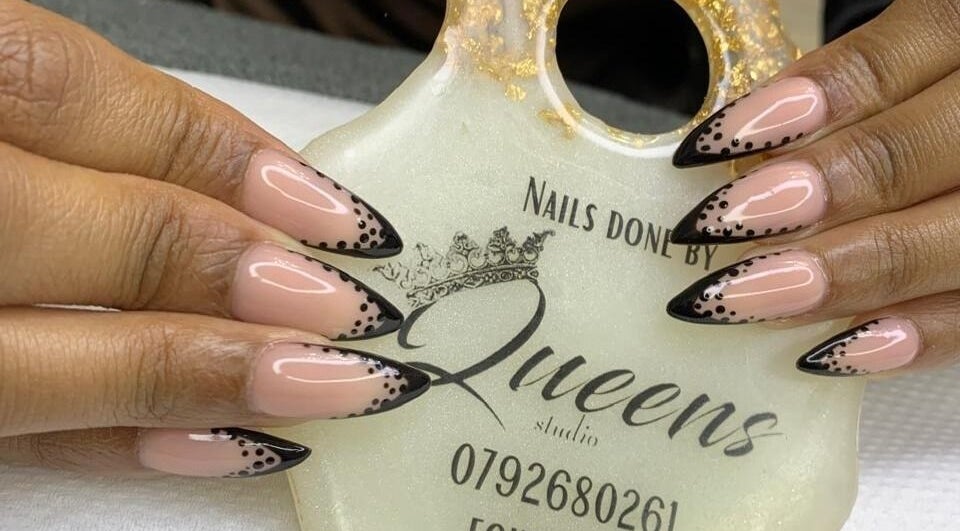 Stylish black-tipped nails at Queens Studio SA in Fourways, Gauteng, ZA, showcasing intricate design.