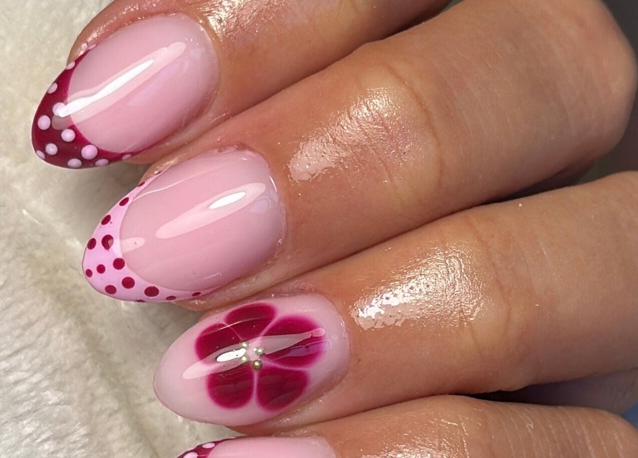 Pink and floral nail art at Ameliaelizabethnails, Stoke-on-Trent, England, GB, showcasing delicate designs.