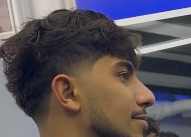 Fresh hairstyle on a customer at Estebanz in Laval, Québec, CA. Modern barber experience.