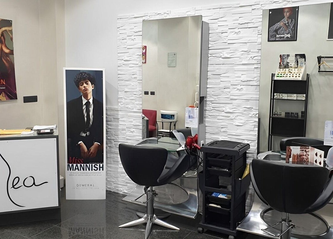 Interno di Mea Parrucchieri a Torino, Piemonte, IT con posti styling moderni e alla moda.