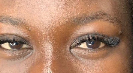 Onnaluxe | Lash & Beauty Studio image 3