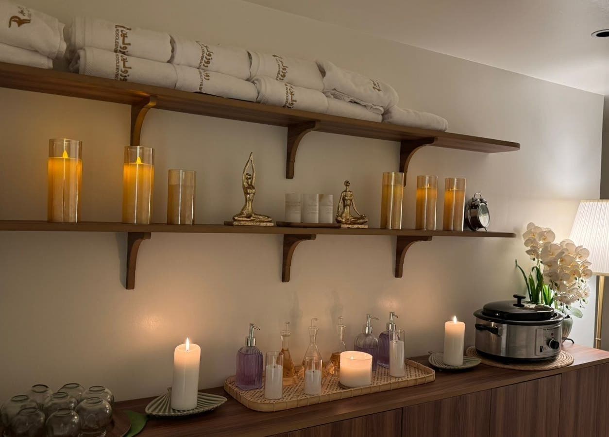 Serene shelf with candles and decor at Rosoleen Beauty&Spa صالون روزولين, الرياض, Riyadh Province, SA.
