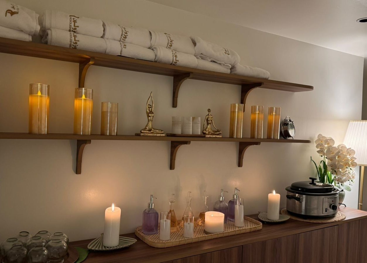 Serene shelf with candles and decor at Rosoleen Beauty&Spa صالون روزولين, الرياض, Riyadh Province, SA.
