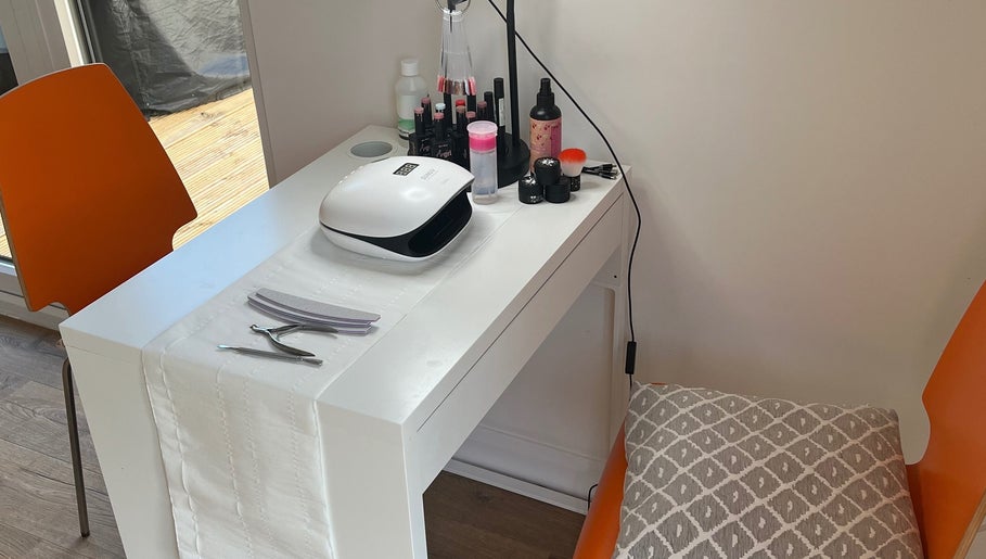 Nailz with Izzy obrázek 1