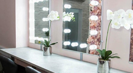 Niche Brow Bar image 3