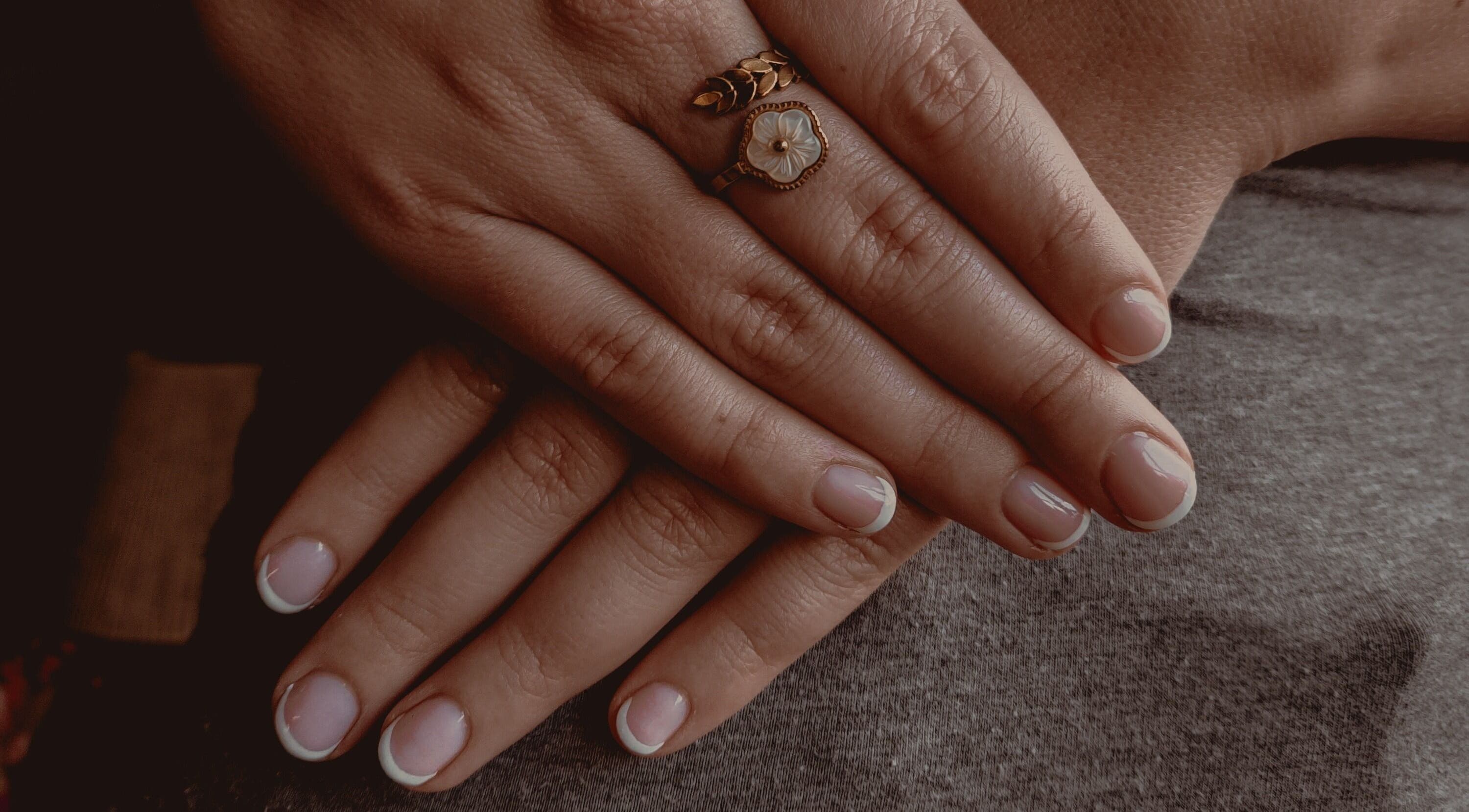 Manucure élégante réalisée à Le Petit Atelier, Saint-aubin-de-médoc, Nouvelle-aquitaine, FR.