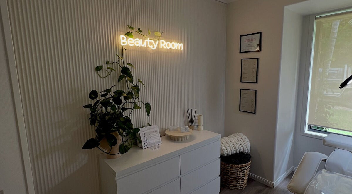 Elegant beauty room at Jorjayarkerbeauty, Coomera, Queensland, AU with neon sign and soothing decor.