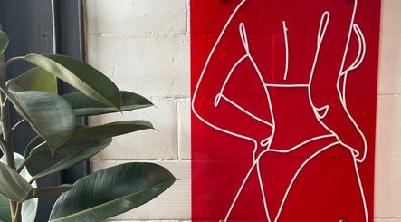 Modern line art at Sculptura: Anti-Cellulite & Body Sculpting, Bali, Bali, ID, enhancing wellness ambiance.