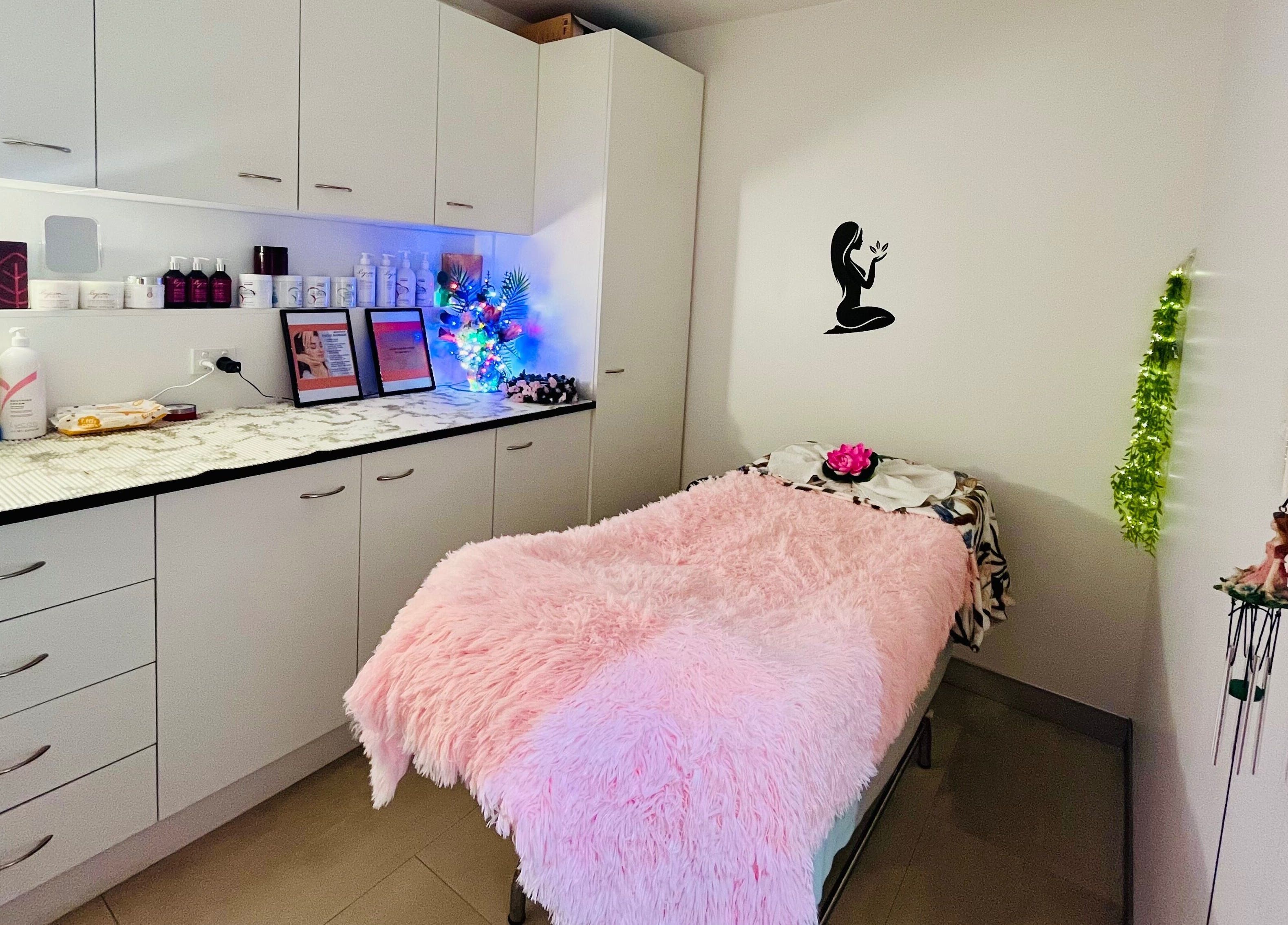 Cozy treatment room at Sargis Beauty Stop in Greenbank, Queensland, AU with pink decor and relaxing ambiance.