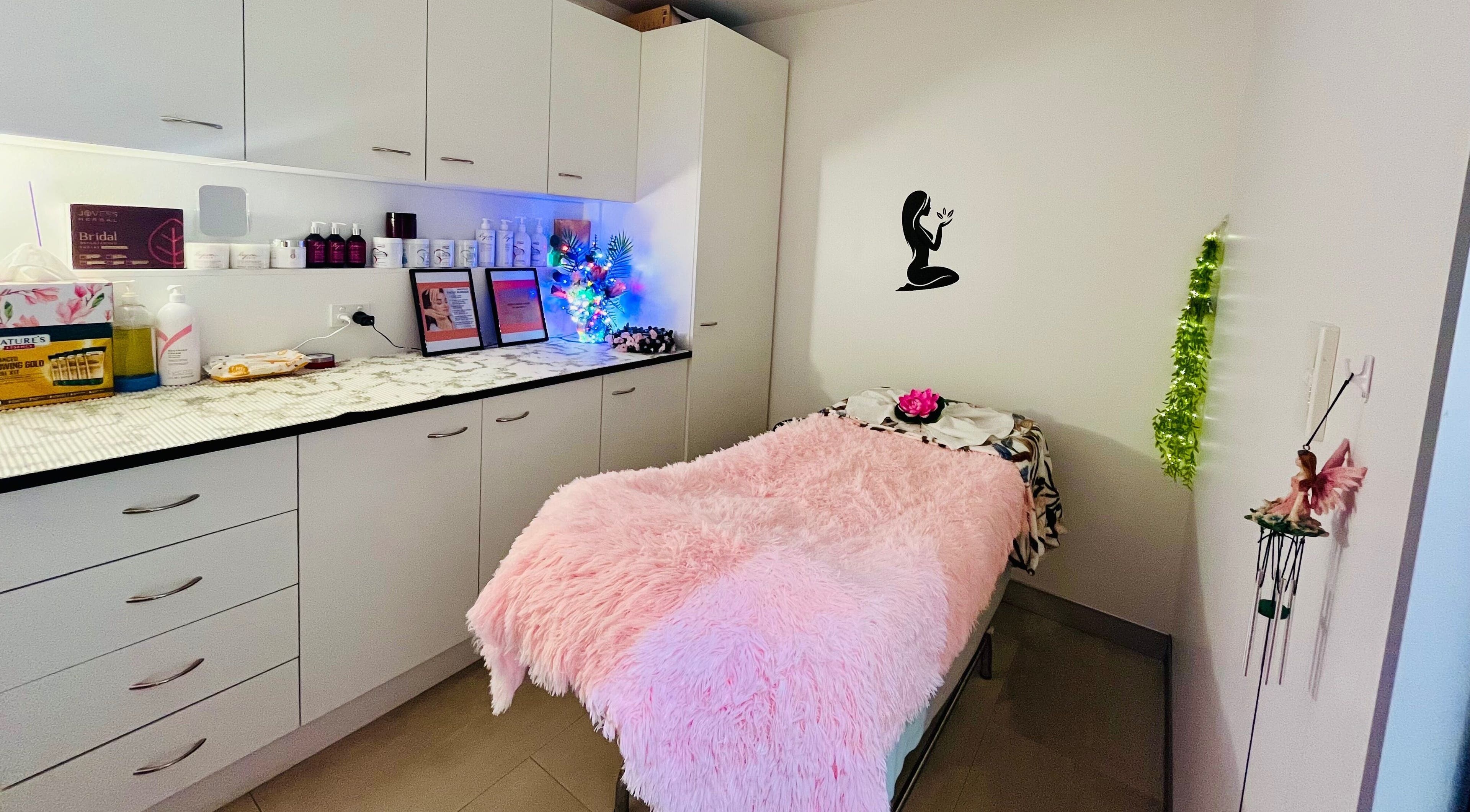 Cozy treatment room at Sargis Beauty Stop in Greenbank, Queensland, AU with pink decor and relaxing ambiance.