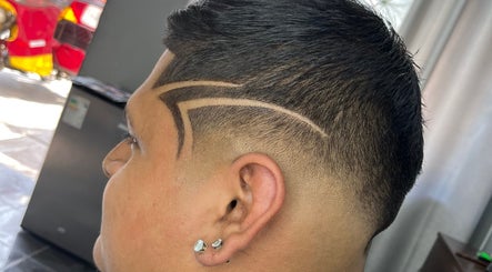 MR.ORTIZ BARBERSHOP image 3