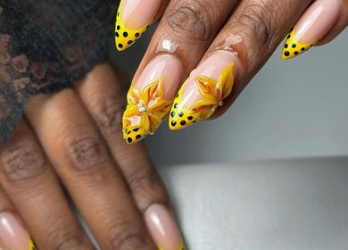 Exquisite floral nail art with yellow accents by Nailsby.Jona in Coventry, England, GB.