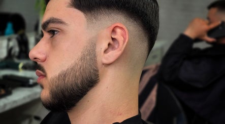BUZY BARBER STUDIO, bilde 2