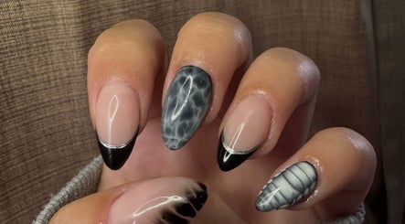 Myas Manicures image 2