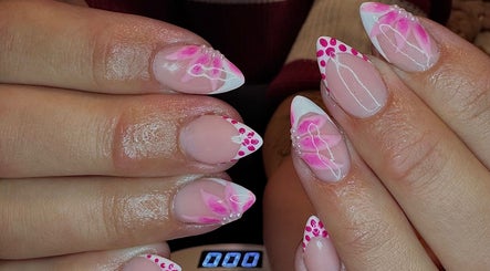 Myas Manicures image 3