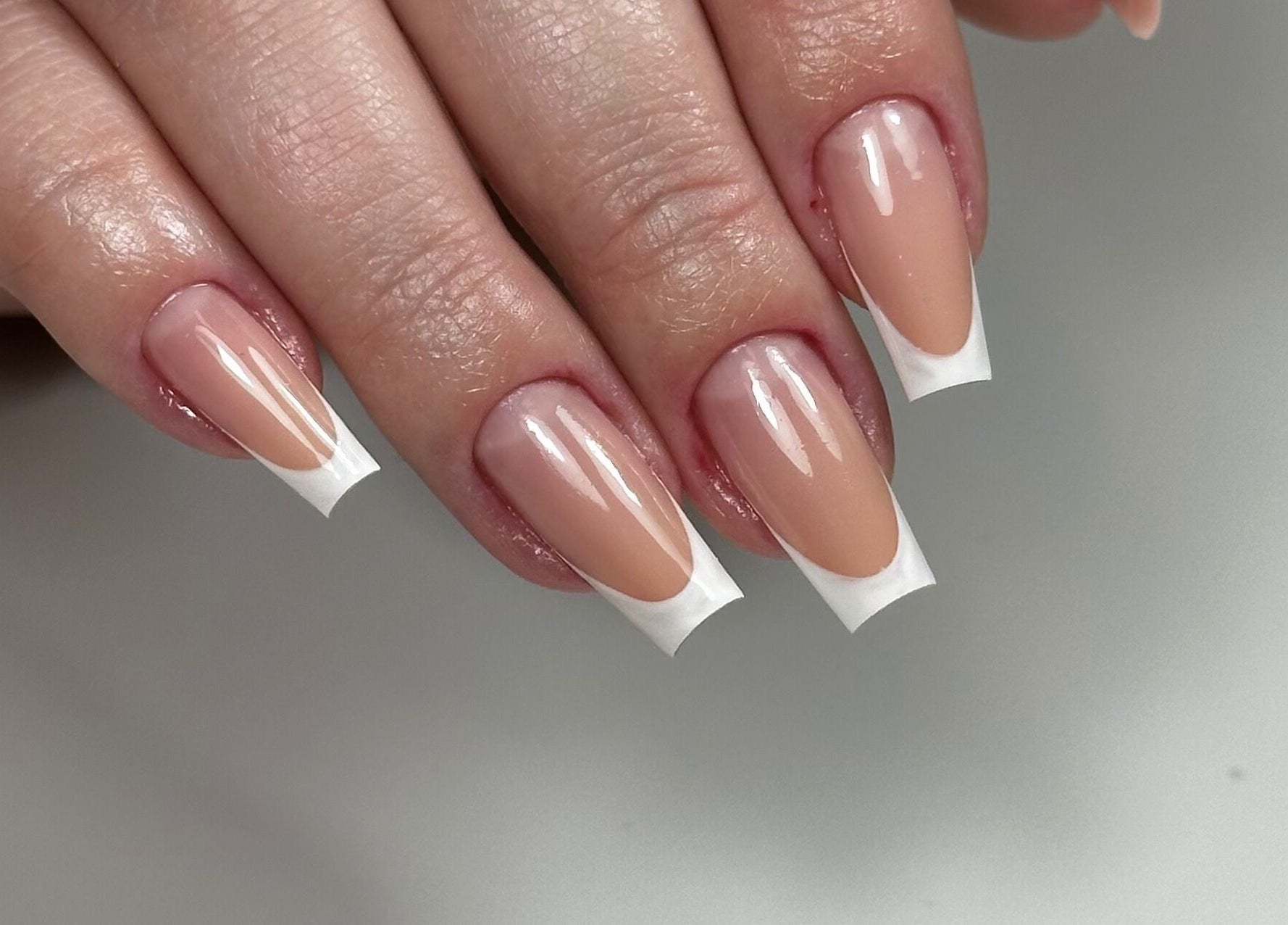 Unhas francesas impecáveis no Studio Michely Araujo, Braga, Braga, PT.