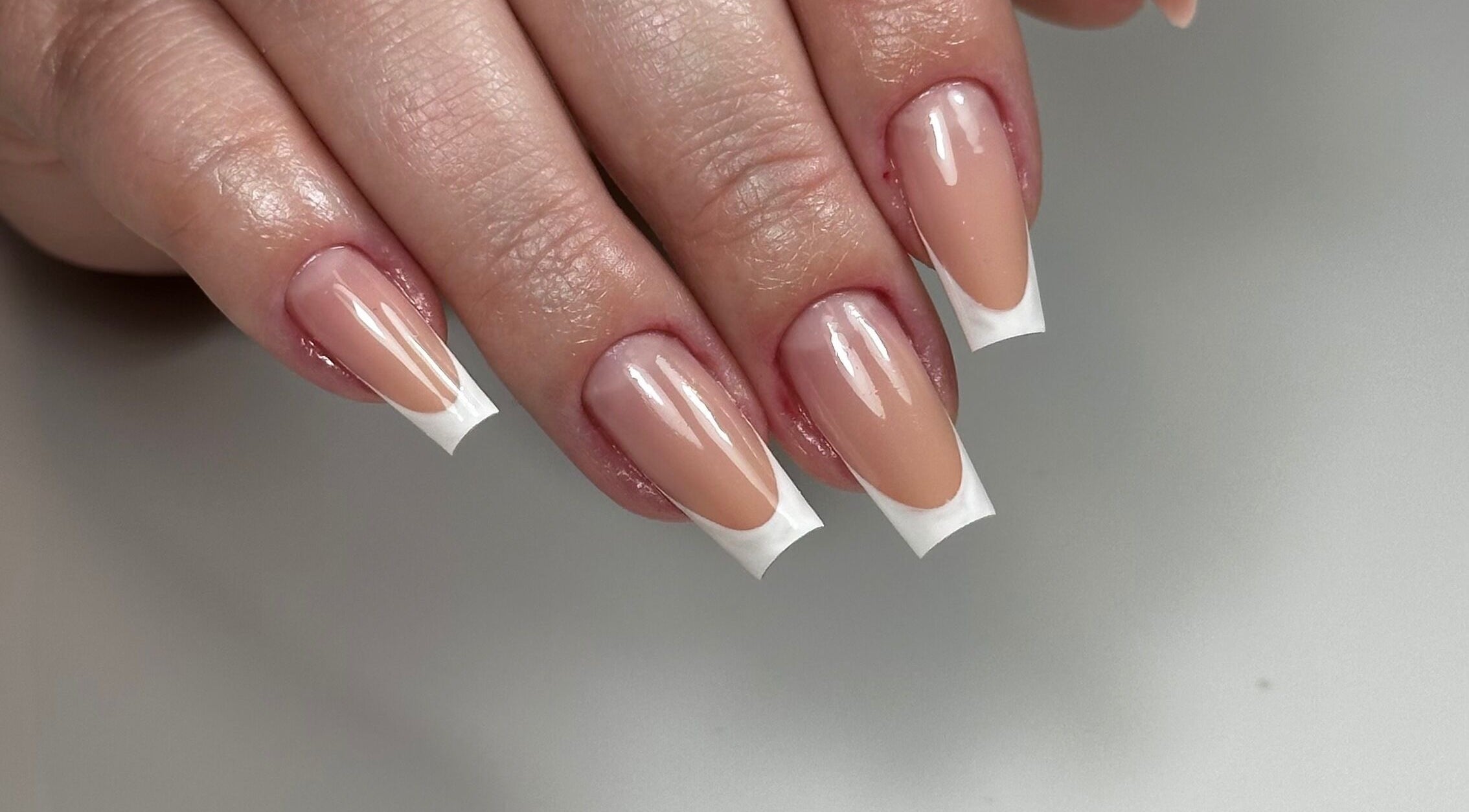 Unhas francesas impecáveis no Studio Michely Araujo, Braga, Braga, PT.