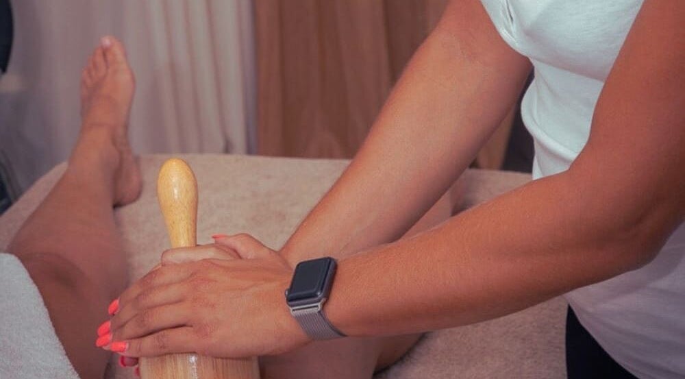 Massage de méthode Renata França chez Vitamine Studio, Aubagne, Provence-Alpes-Côte d'Azur, FR.