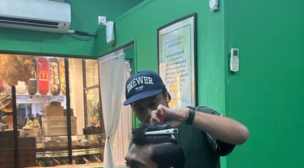 SNEAKYSNIPS BARBERSHOP image 3