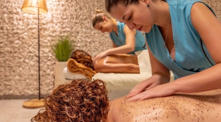 Relaxing massage at Spa Viva Blue & Spa, Illes Balears, Illes Balears, ES with skilled therapists in a calm setting.
